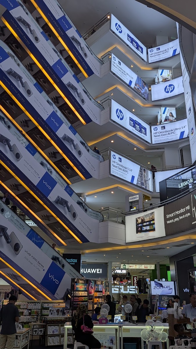Low Yat Bukit Bintang - LYBB · 旅游景点 · Jalan Bukit Bintang
